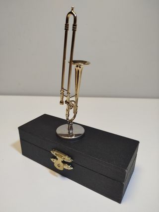 Trombón de vara en miniatura con soporte y estuche
