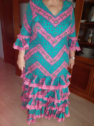 Traje flamenca mujer y mantoncillo de regalot