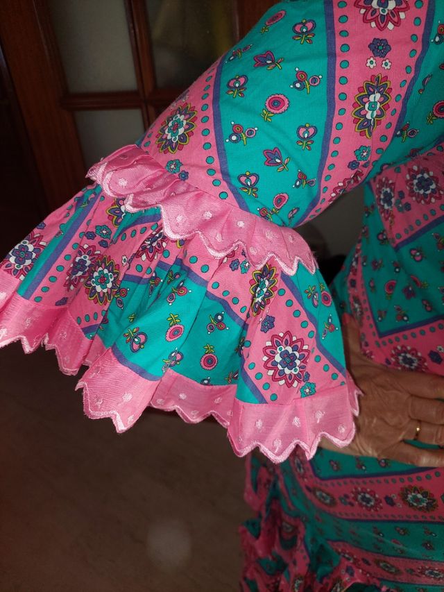 Traje flamenca mujer y mantoncillo de regalot