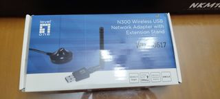 Teclado y ratón Gaming y Señal de router Wifi