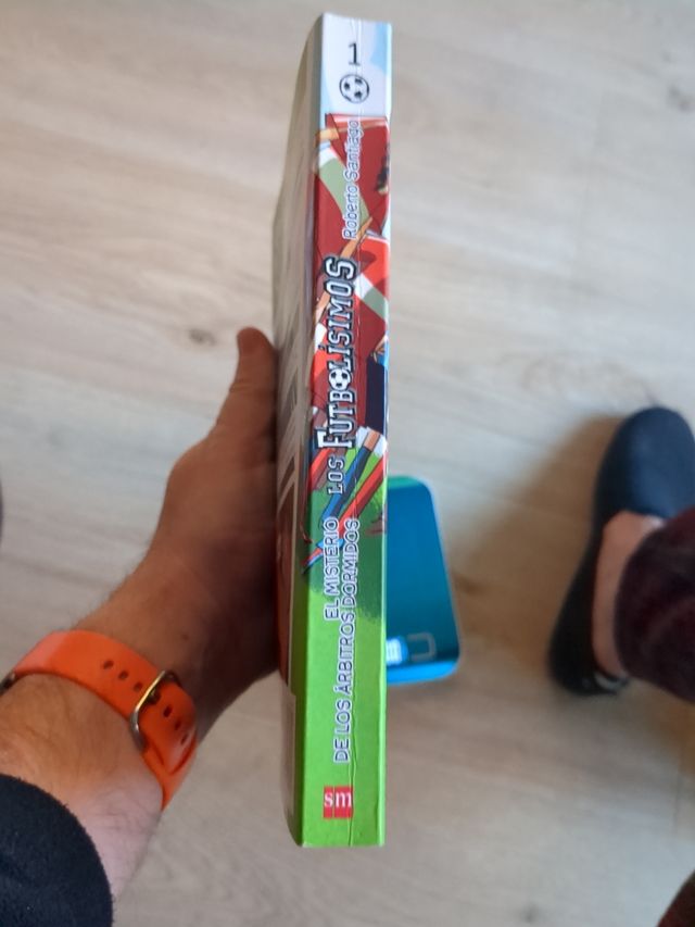 Los Futbolísimos 1: El misterio de los árbitros dormidos (Spanish Edition)