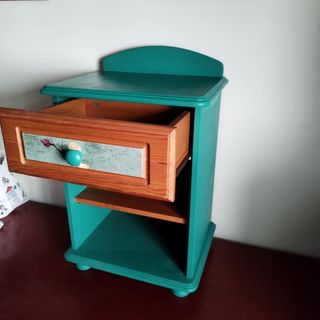 Mesita cajonera restaurada
