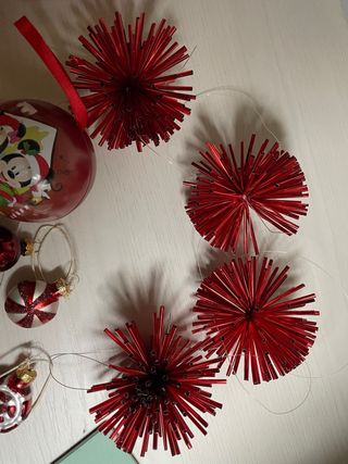 Decorazioni natalizie rosse