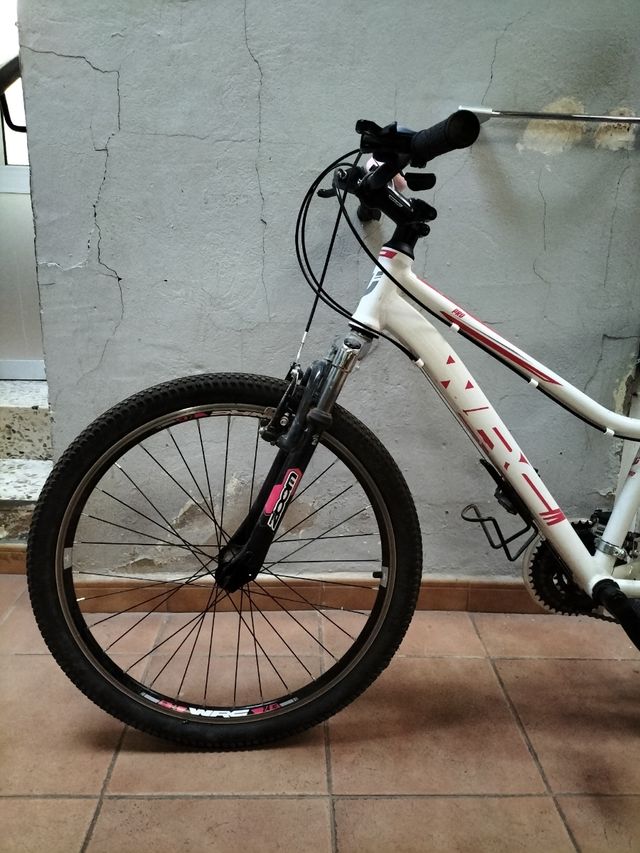 Bicicleta WRC + casco de regalo