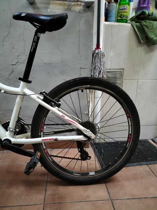 Bicicleta WRC + casco de regalo