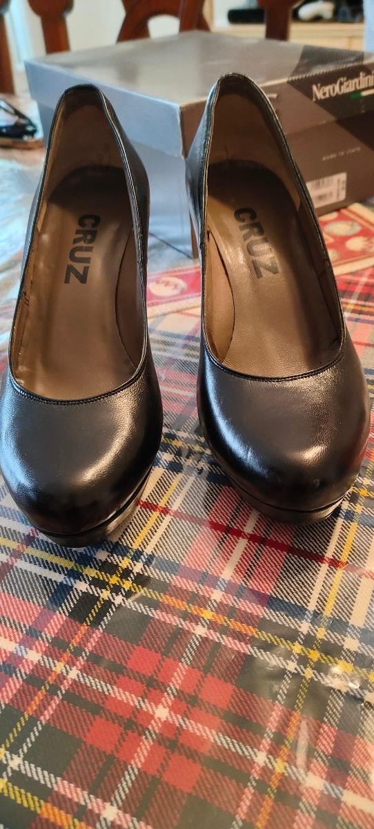 Décolleté in pelle nere