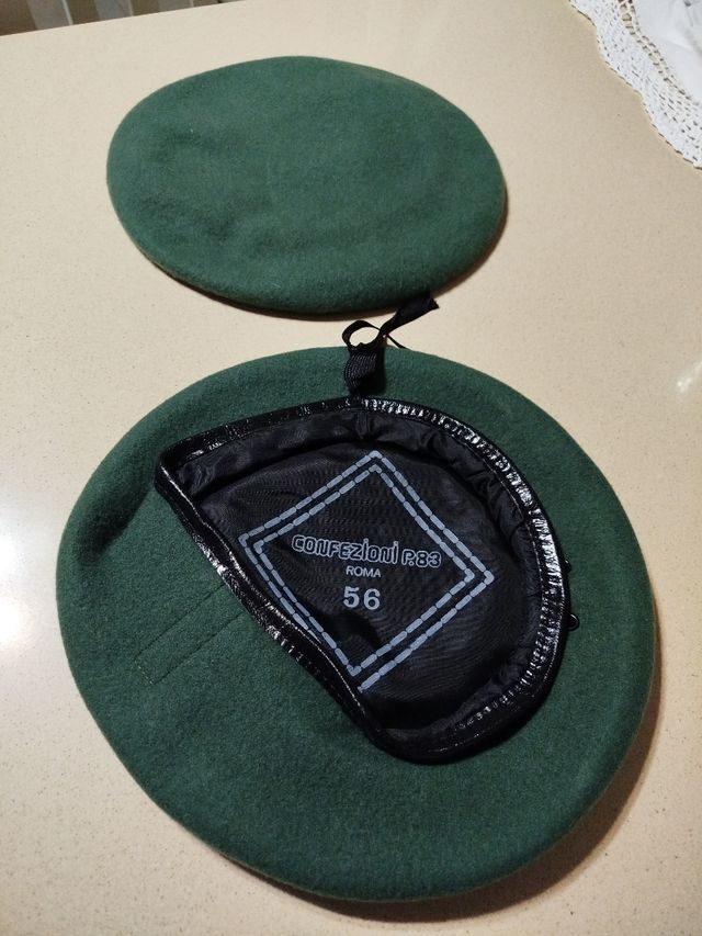 Basco verde in panno di lana