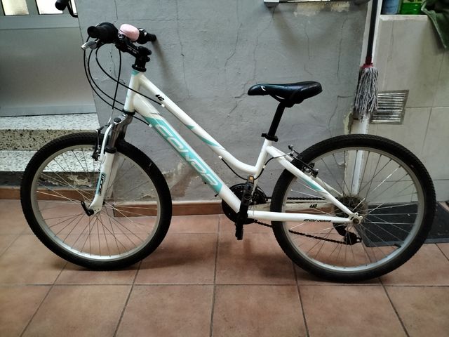 Bicicleta WRC + casco de regalo