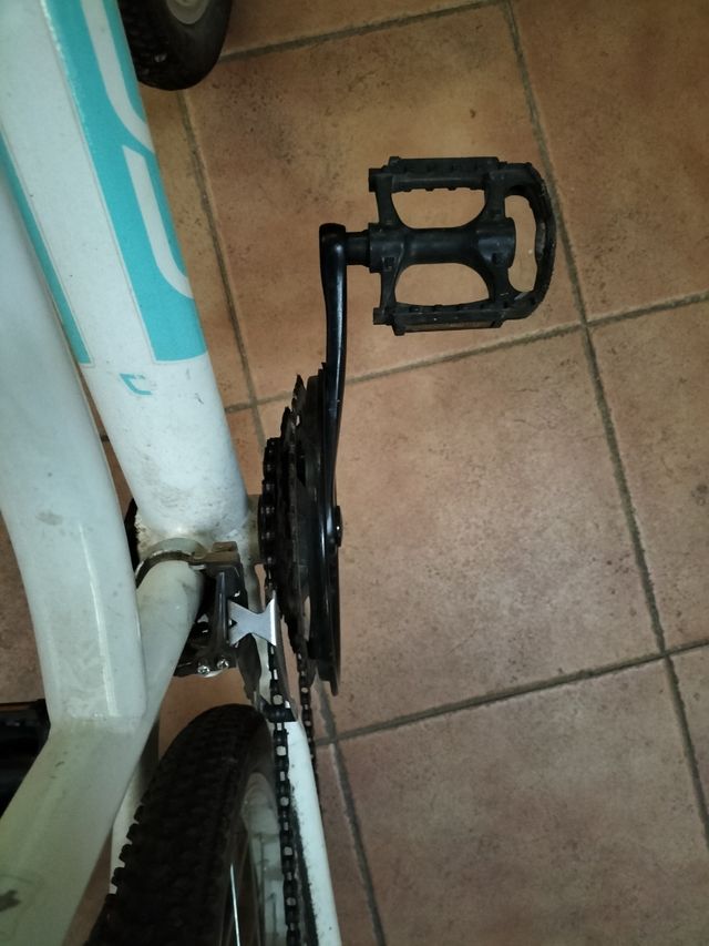 Bicicleta WRC + casco de regalo