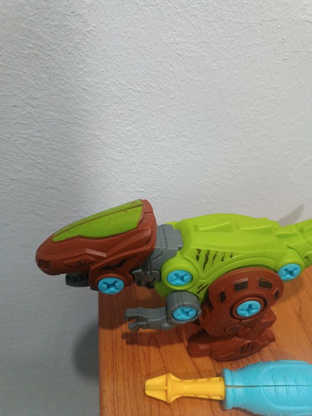 Dinosaurio desmontable