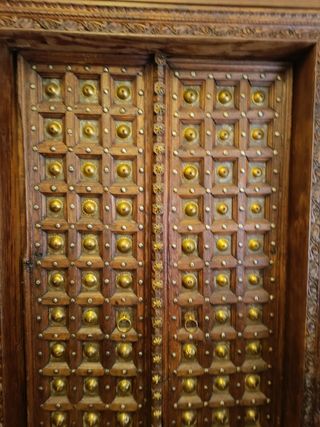 PUERTA INDIA ANTIGUA MADERA LABRADA