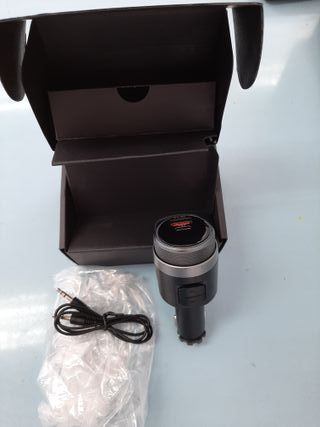 Bluetooth manos libres y transmisor FM para coche