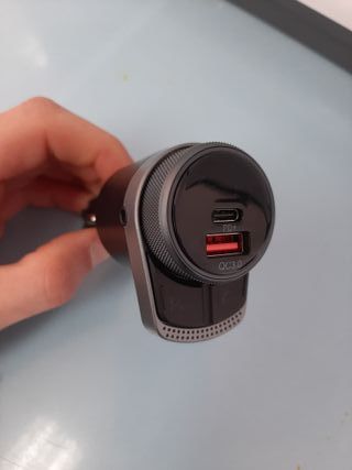 Bluetooth manos libres y transmisor FM para coche