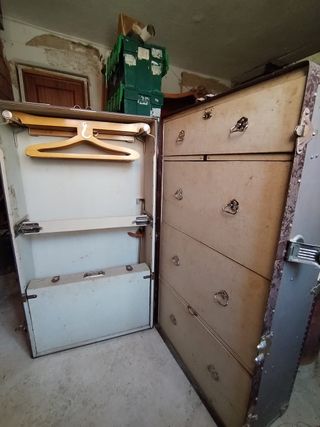 BAUL GUARDARROPA DE VIAJE DE LOS AÑOS 1920