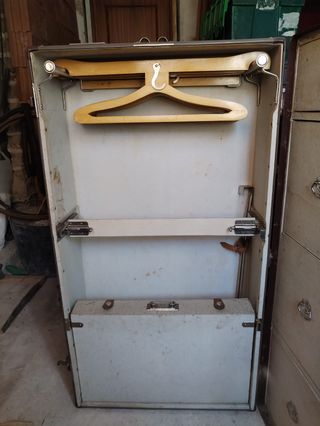 BAUL GUARDARROPA DE VIAJE DE LOS AÑOS 1920