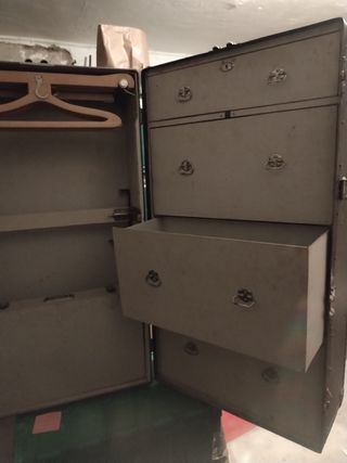 BAUL GUARDARROPA DE VIAJE DE LOS AÑOS 1920