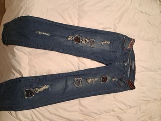 Pantalon vaquero con parches de Koroshi