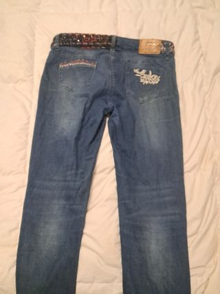 Pantalon vaquero con parches de Koroshi