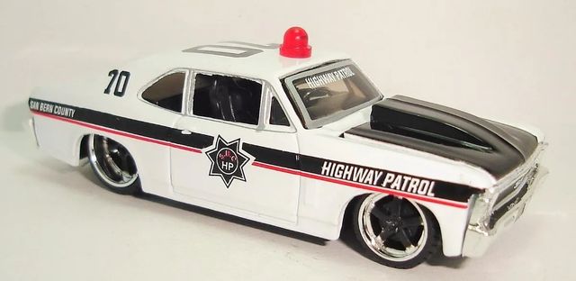 CHEVY NOVA POLICE MAISTO ESCALA 1:64