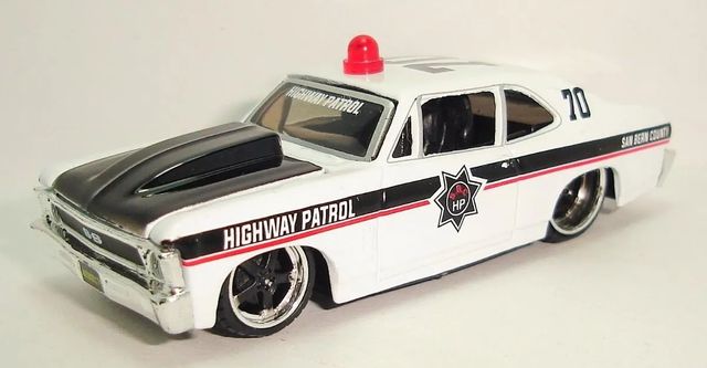 CHEVY NOVA POLICE MAISTO ESCALA 1:64