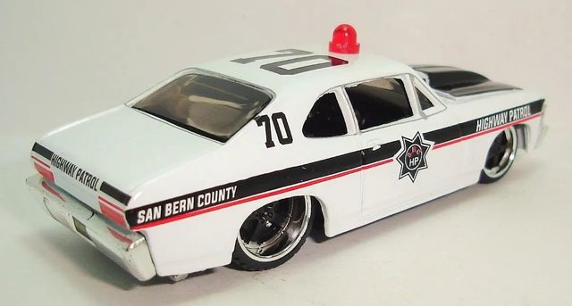 CHEVY NOVA POLICE MAISTO ESCALA 1:64