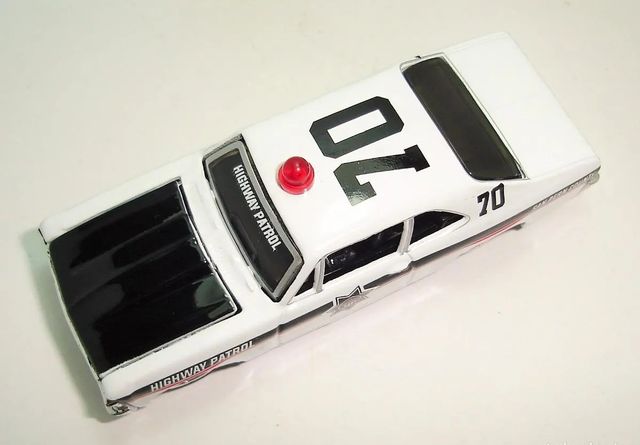 CHEVY NOVA POLICE MAISTO ESCALA 1:64