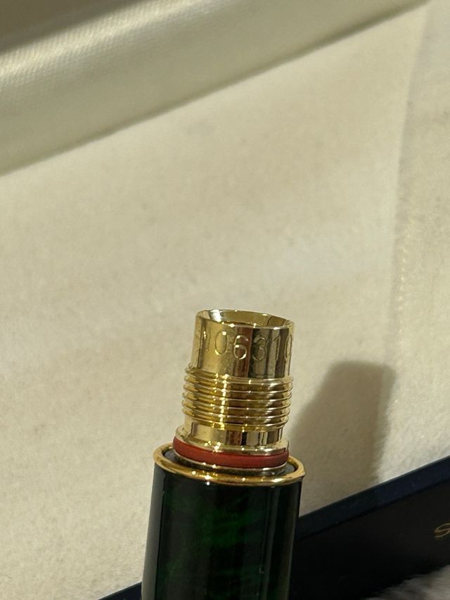 Pluma Caran d'Ache verde