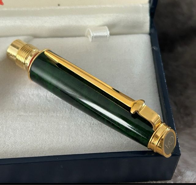 Pluma Caran d'Ache verde