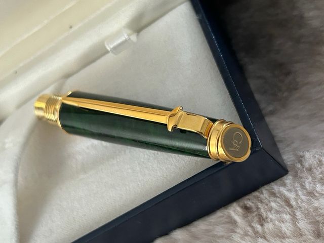 Pluma Caran d'Ache verde