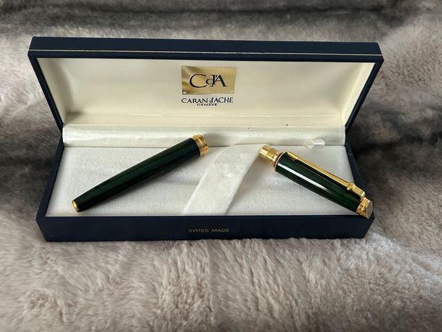 Pluma Caran d'Ache verde