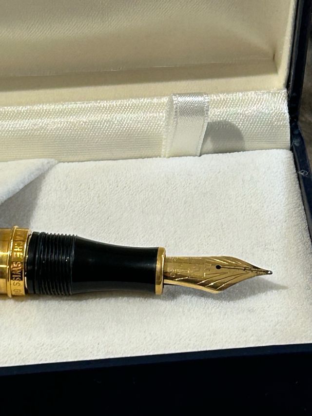 Pluma Caran d'Ache verde