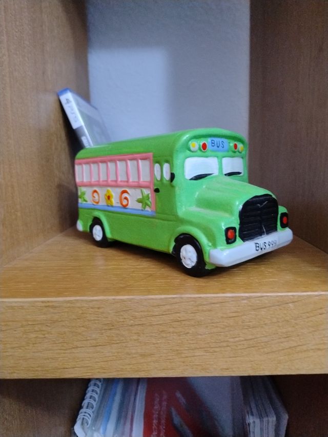 Hucha con forma de autobús