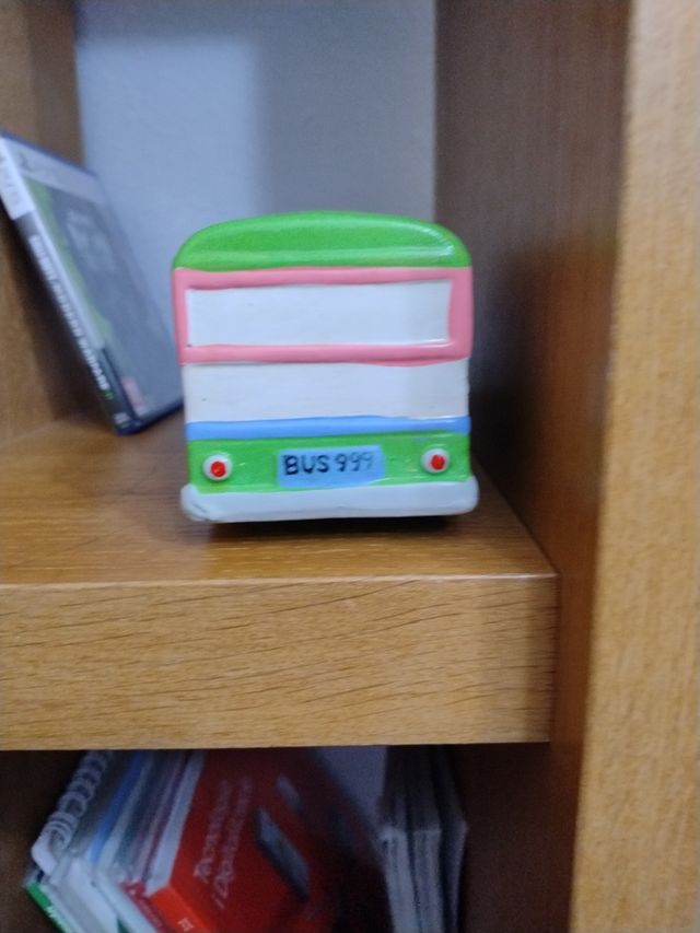 Hucha con forma de autobús