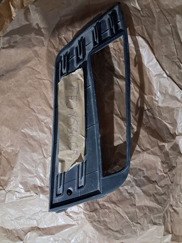 Embellecedor antinieblas Seat Leon