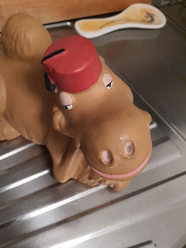 Salvadanaio in ceramica dipinta a mano