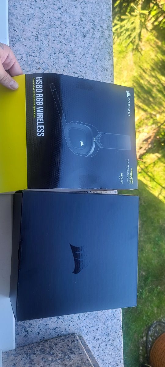 Caja cascos Corsair  HS80