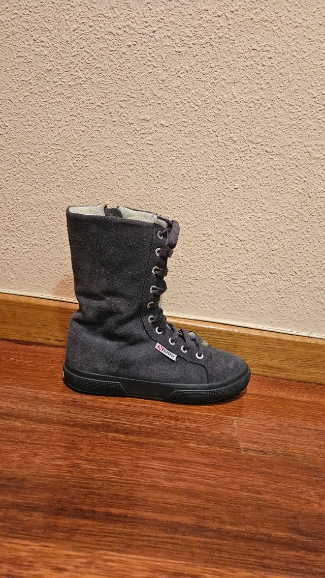 Botas de ante gris
