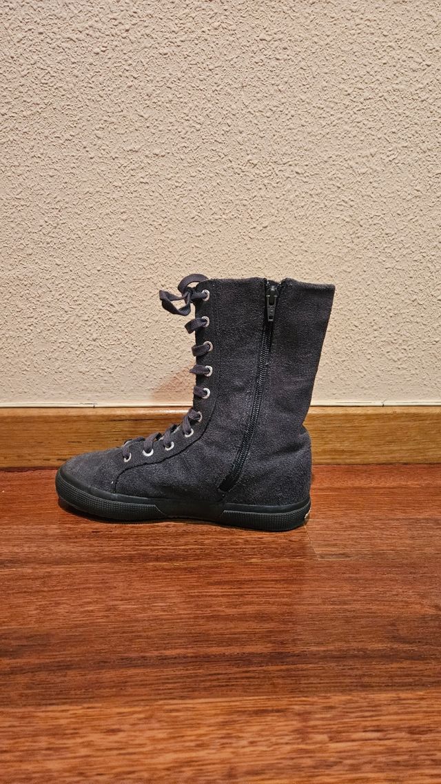 Botas de ante gris