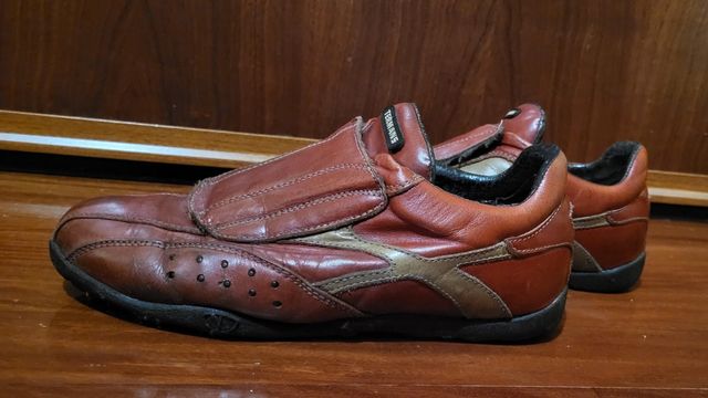 Scarpe da uomo in pelle rossa