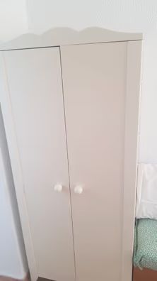 Armario blanco de madera