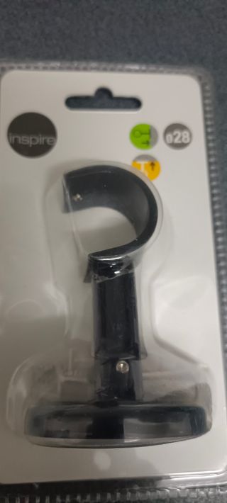 Soportes y anillas para cortinas.