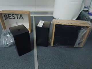 Patas para alzar muebles BESTA IKEA.
