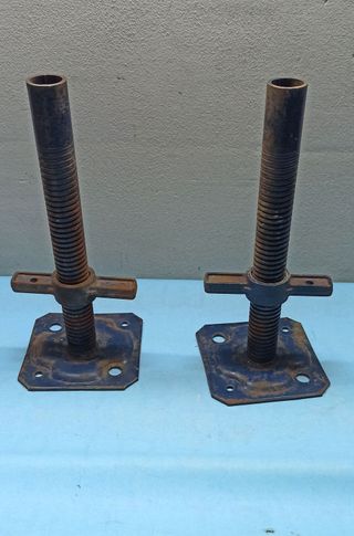 Due basette regolabile a vite per ponteggio cm. 35