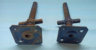 Due basette regolabile a vite per ponteggio cm. 35