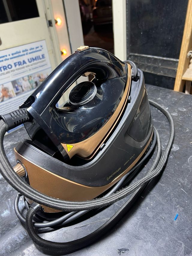 Dictrolux ferro da stiro ad acqua continua.