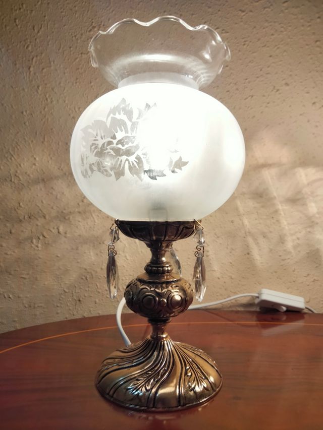 Coppia di lampade da tavolo a forma di ragno in bronzo e cristallo con lacrime