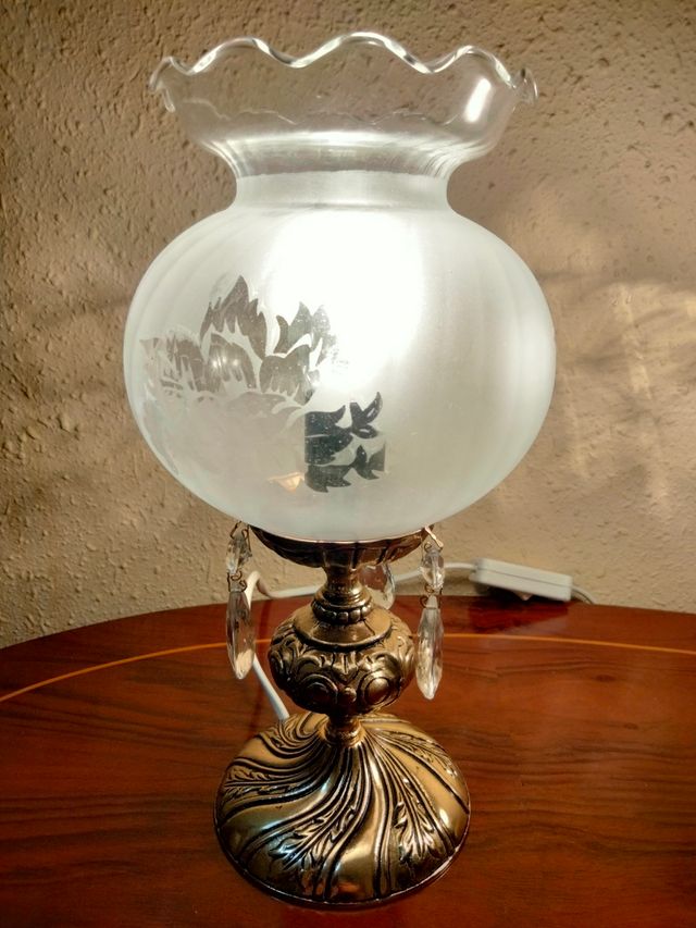 Coppia di lampade da tavolo a forma di ragno in bronzo e cristallo con lacrime