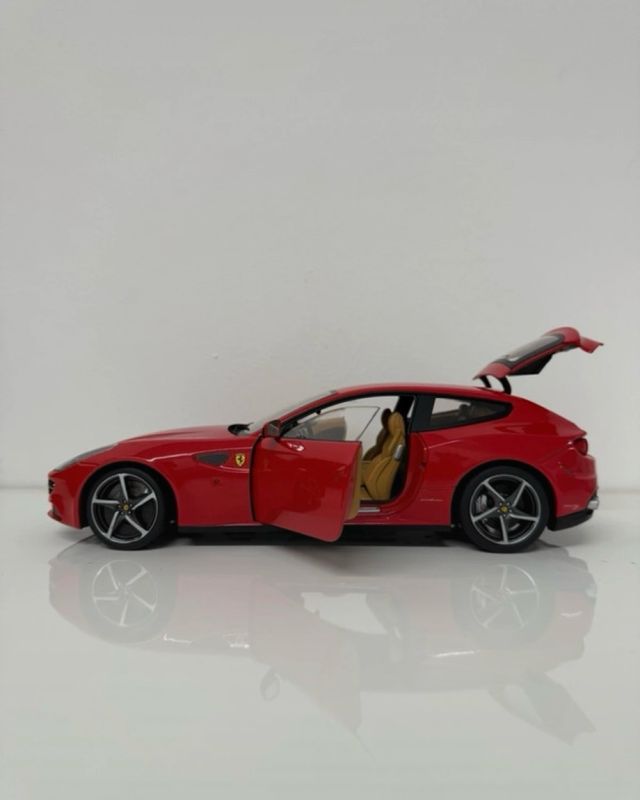 Ferrari FF 1:18 hot wheels élite