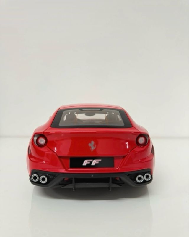 Ferrari FF 1:18 hot wheels élite