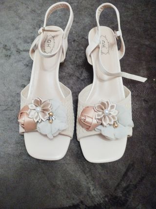 Se vende zapatos de mujer